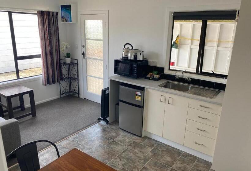 Семейный Номер, Windsor Motel