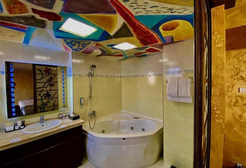 جناح سوبيريور, Art 'otel