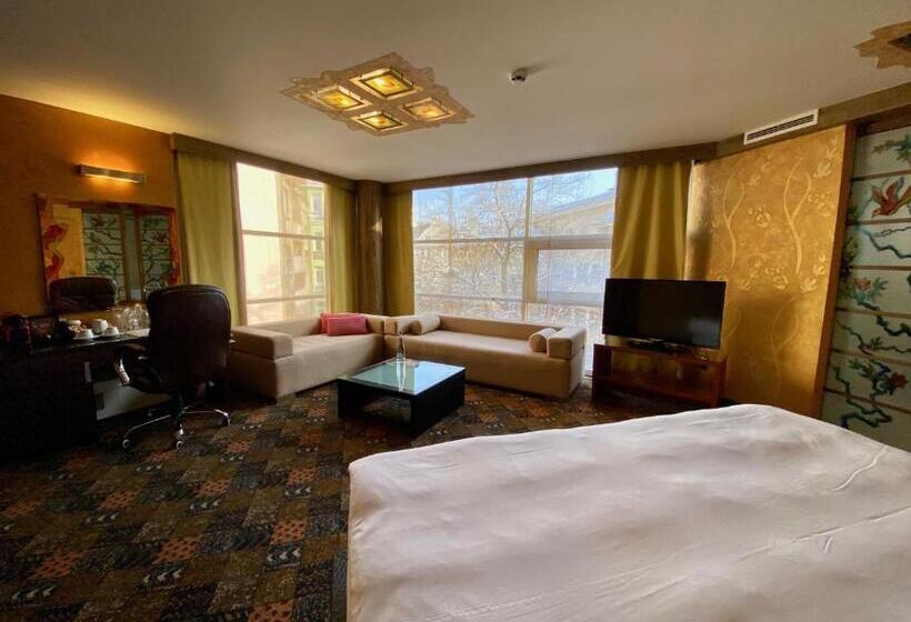 جناح سوبيريور, Art 'otel