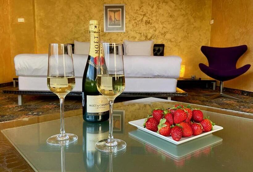 جناح سوبيريور, Art 'otel