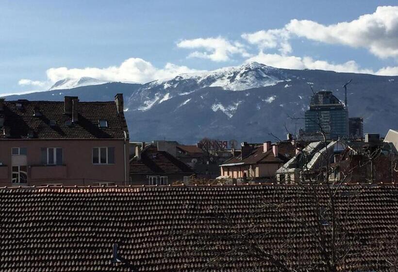 غرفة إقتصادية, Art 'otel