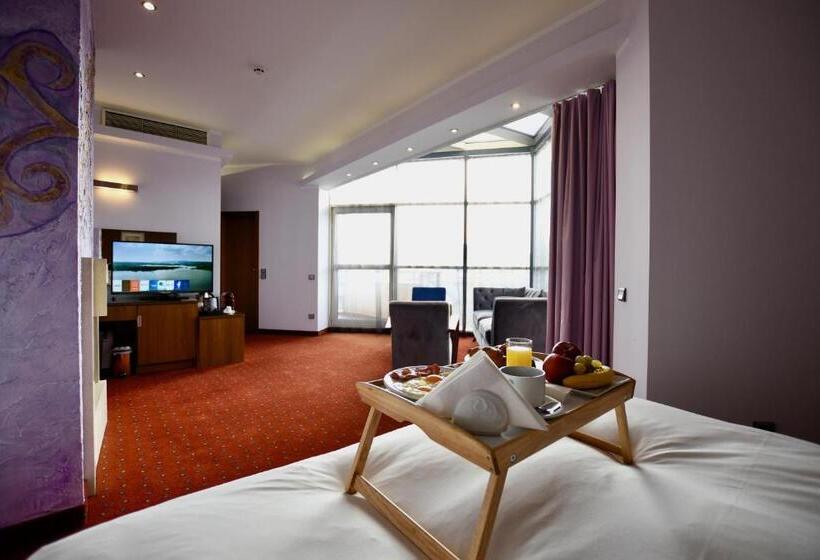 غرفة إقتصادية, Art 'otel