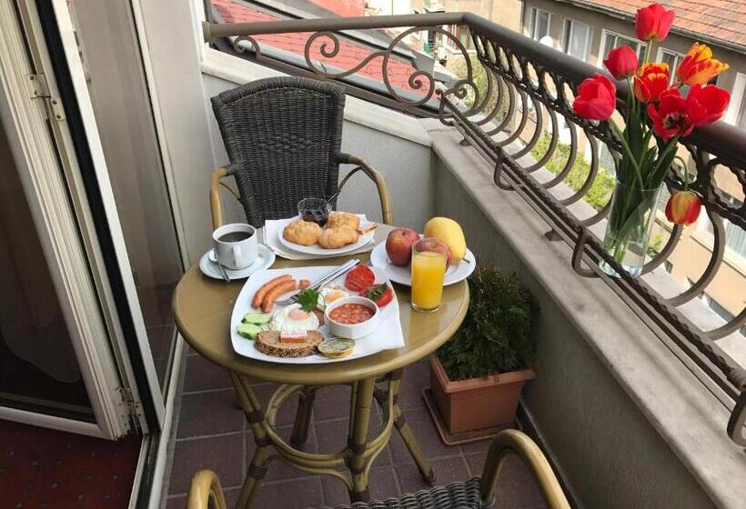 Номер Deluxe Вид на Город, Art 'otel