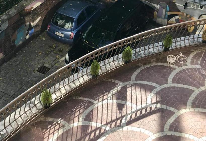 غرفة قياسية مزوَّدة بشُرفة, Art 'otel