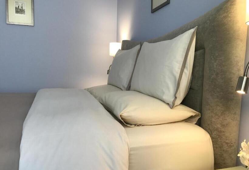 غرفة قياسية مطلة على الجبل, Art 'otel