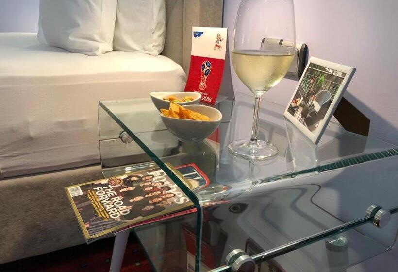 غرفة قياسية مطلة على الجبل, Art 'otel