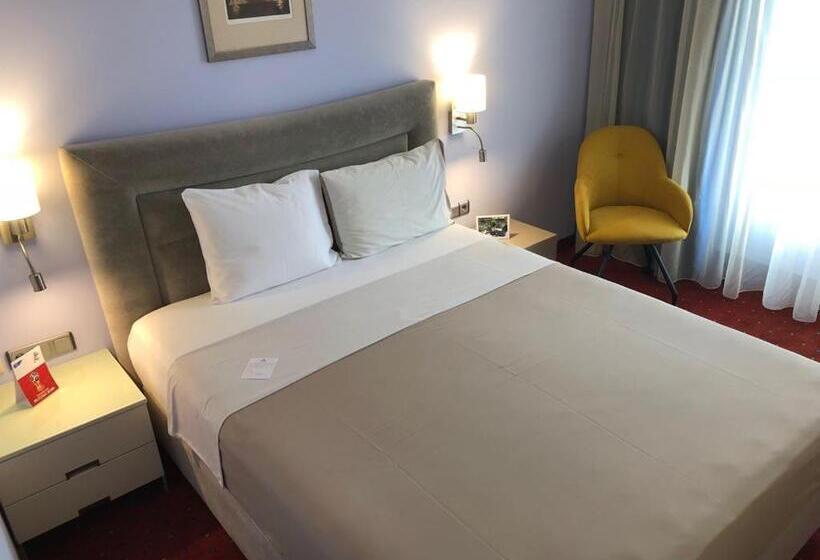 Номер Стандарт Вид на Горы, Art 'otel
