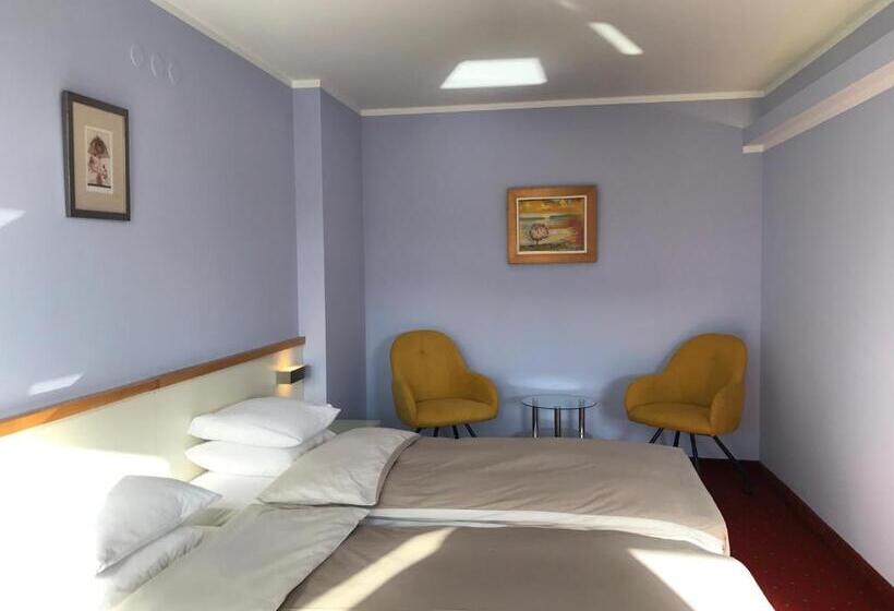 Номер Стандарт Трехместный, Art 'otel