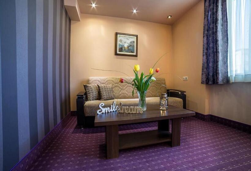 스탠다드 스튜디오, Business Hotel Plovdiv