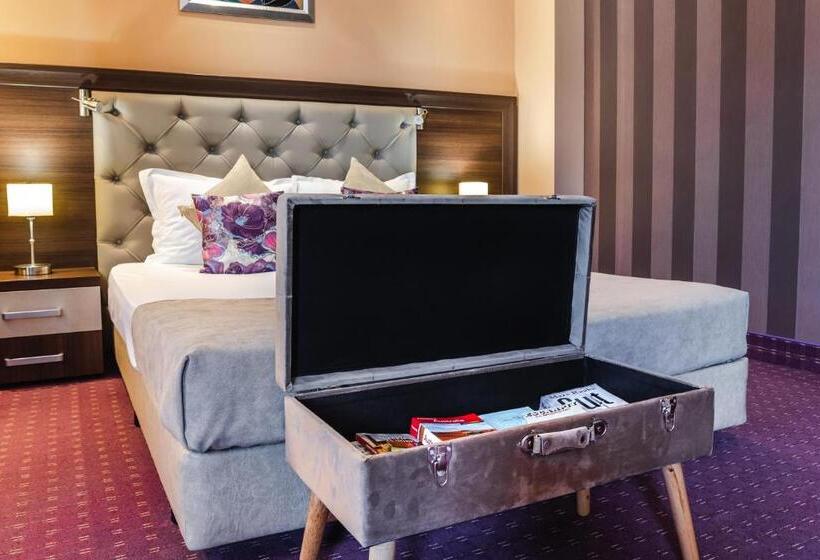 스탠다드 스튜디오, Business Hotel Plovdiv