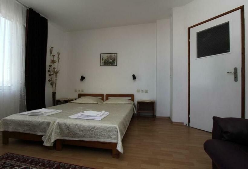 Номер Стандарт, Family Hotel Verona