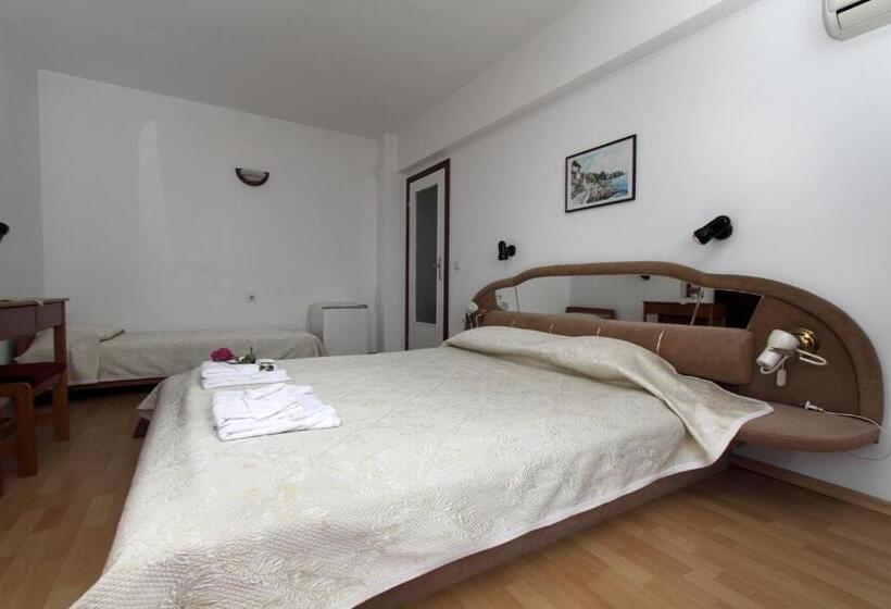 Номер Стандарт Трехместный, Family Hotel Verona