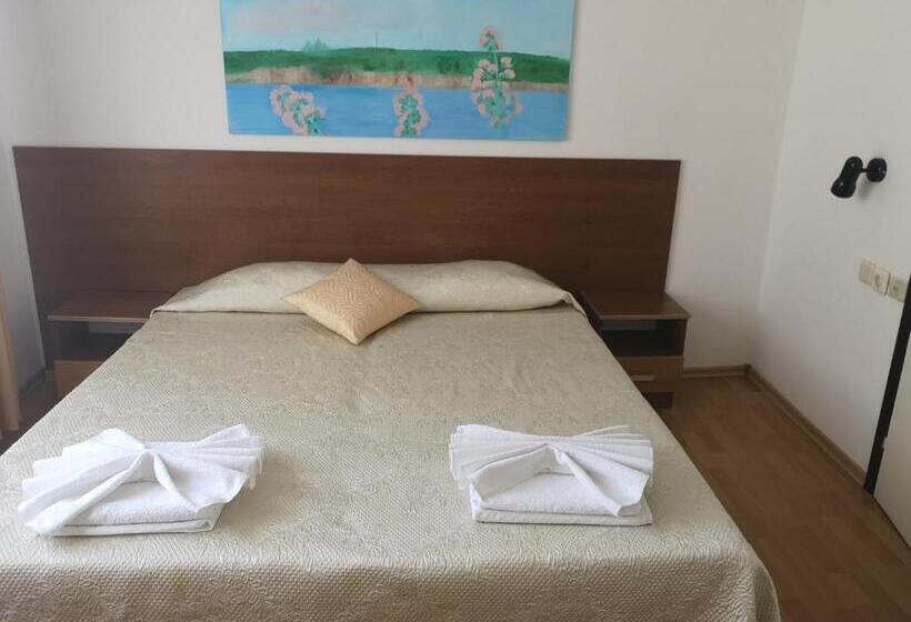 Люкс Боковой Вид на Море, Family Hotel Verona