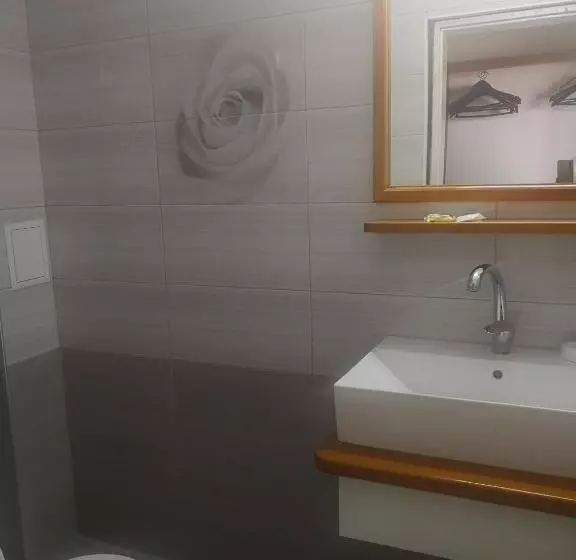 1 Bedroom Apartment Sea View, Family Hotel Verona