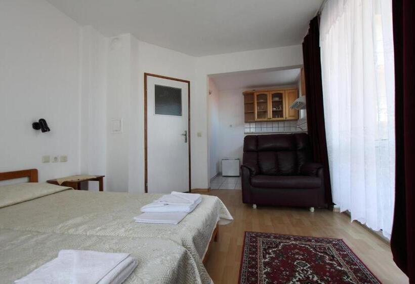 Апартаменты 1 Спальня Вид на Море, Family Hotel Verona