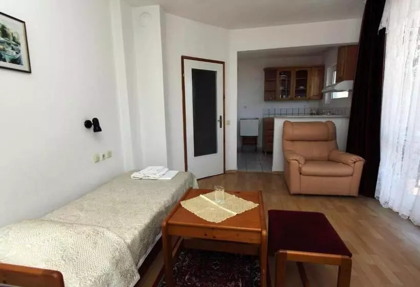 1 Bedroom Apartment Sea View, Family Hotel Verona