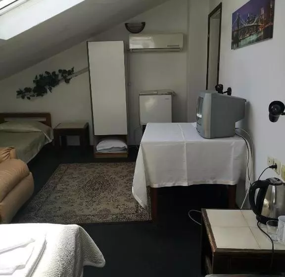 Standard Quadruple Room, Family Hotel Verona