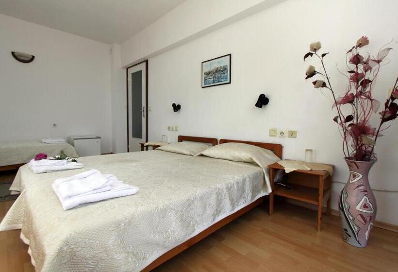 Номер Стандарт Трехместный, Family Hotel Verona