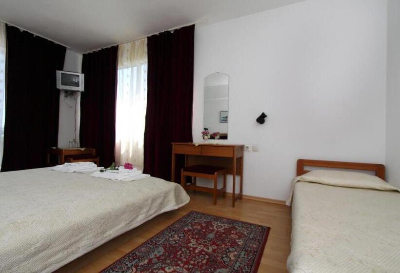 Номер Стандарт Трехместный, Family Hotel Verona