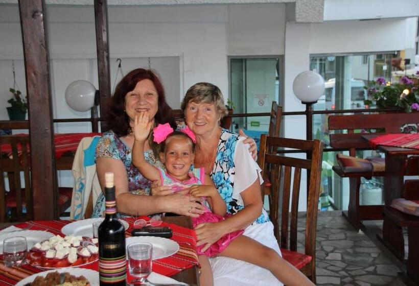 Номер Стандарт Трехместный, Family Hotel Verona