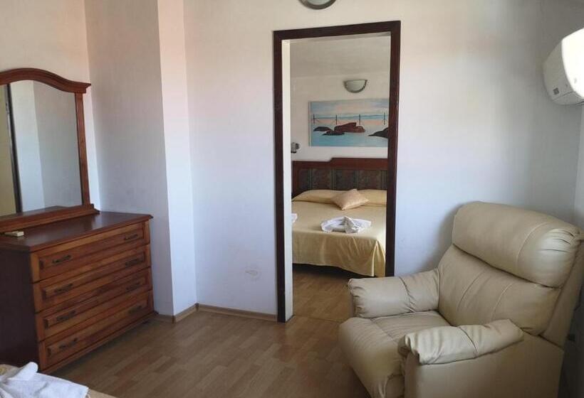 Люкс Боковой Вид на Море, Family Hotel Verona