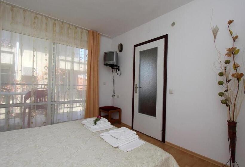 Люкс Боковой Вид на Море, Family Hotel Verona