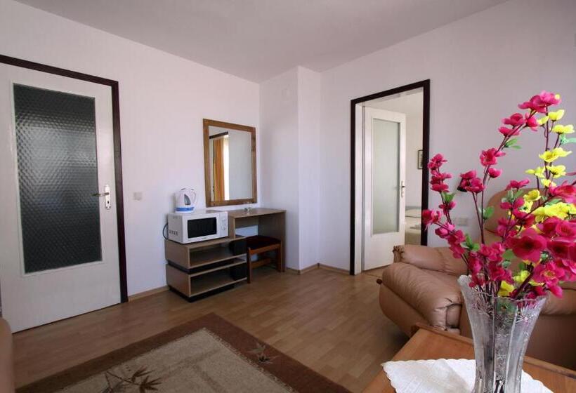 Люкс Боковой Вид на Море, Family Hotel Verona