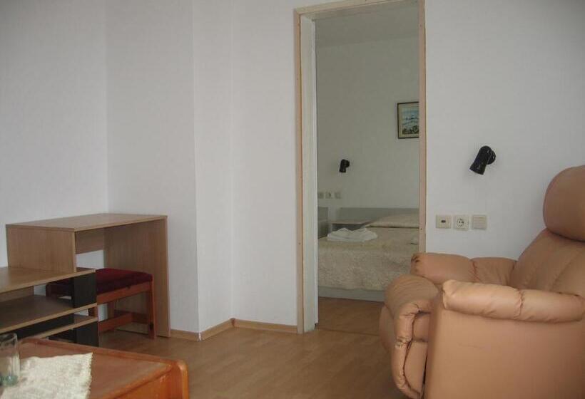Люкс Боковой Вид на Море, Family Hotel Verona