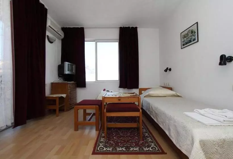1 Bedroom Apartment Sea View, Family Hotel Verona