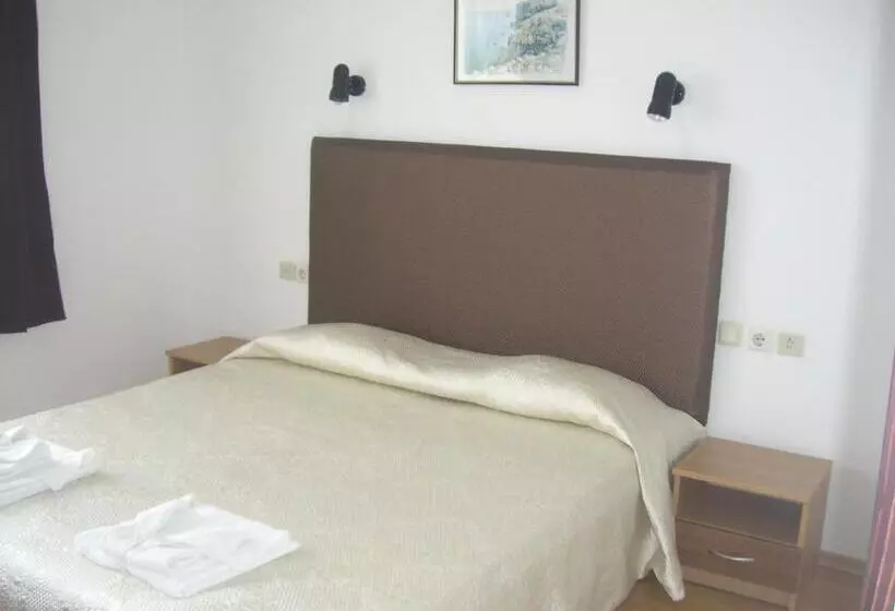 1 Bedroom Apartment Sea View, Family Hotel Verona