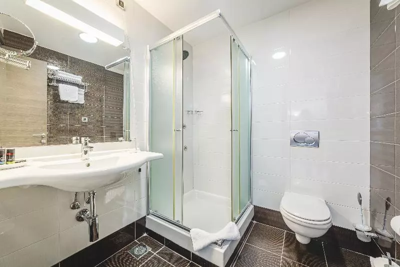 اتاق اکونومی, & Apartments Hec Residence