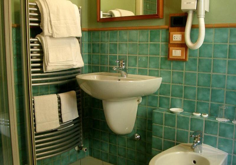 اتاق سوپریور, Cesare