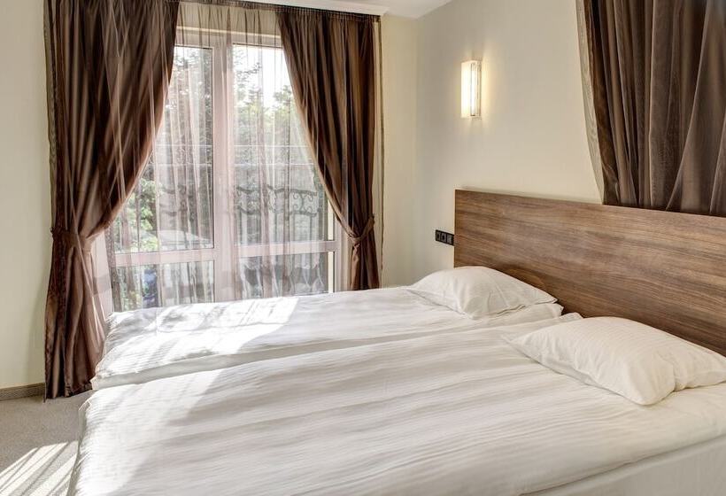 חדר משפחתי, Duchess