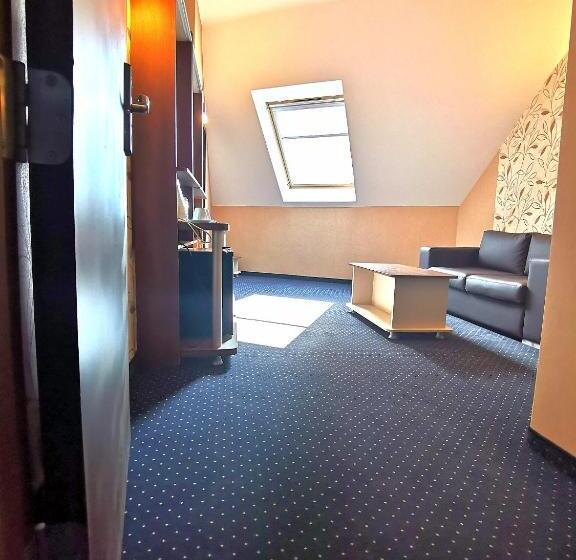 Aile Süiti, Elate Plaza