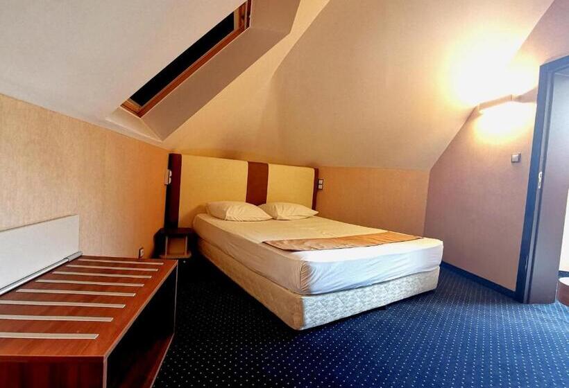 Aile Süiti, Elate Plaza