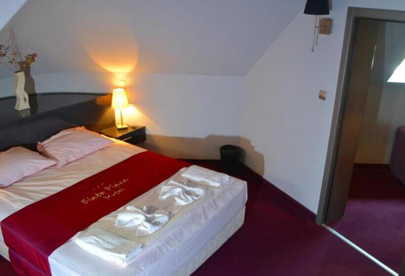 Aile Süiti, Elate Plaza