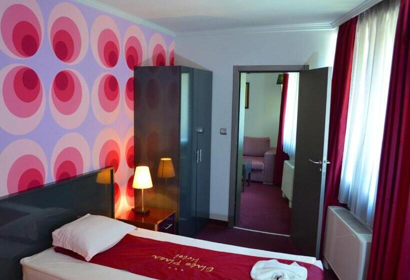 Aile Süiti, Elate Plaza