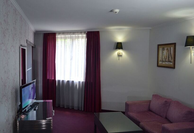 Aile Süiti, Elate Plaza