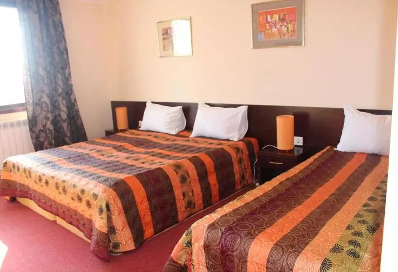 اتاق استاندارد سه نفره, Family Hotel Elena