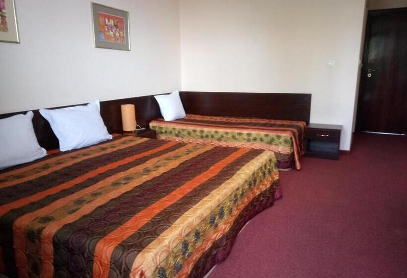 غرفة قياسية ثلاثية, Family Hotel Elena