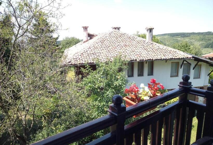 غرفة قياسية ثلاثية, Family Hotel Elena