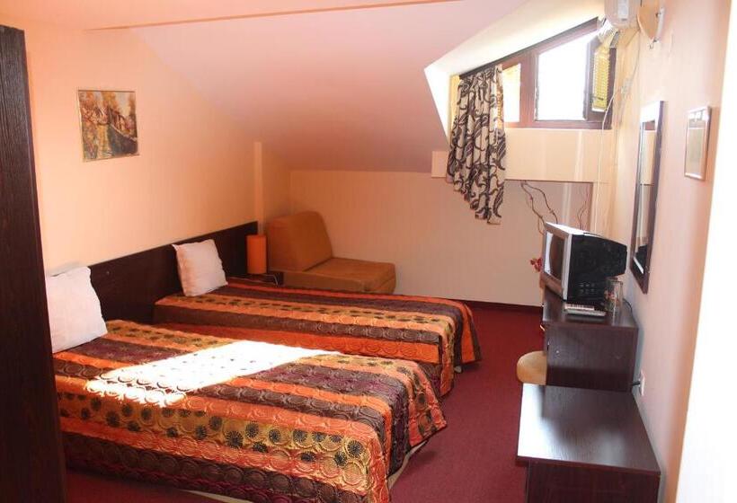 غرفة دور أخير, Family Hotel Elena