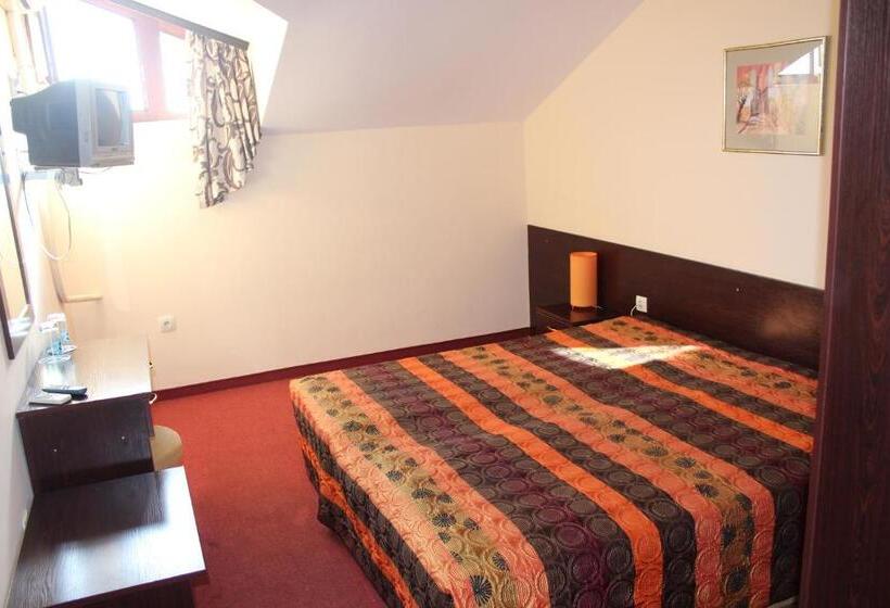 غرفة دور أخير, Family Hotel Elena