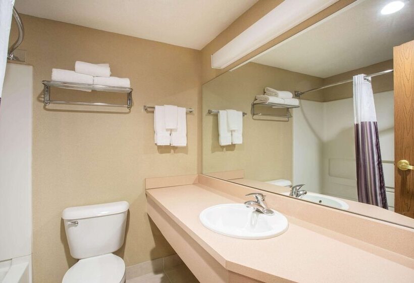 جناح ديلوكس, The Inn At St Albans Trademark Collection By Wyndham