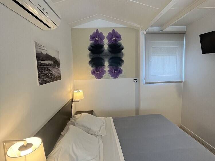 اتاق استاندارد اینتریور, Punta Monpas