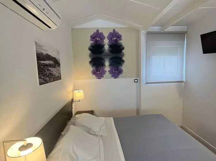 Standard-huone Sisäpuolella, Punta Monpas