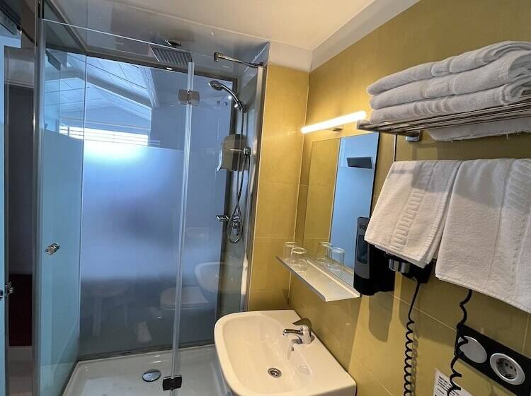 اتاق سوپریور با چشمانداز دریا, Punta Monpas