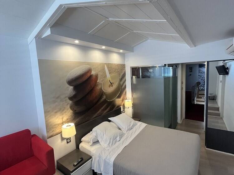 اتاق سوپریور با چشمانداز دریا, Punta Monpas