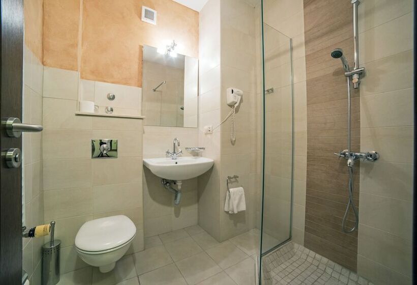 חדר דלוקס, Smilen