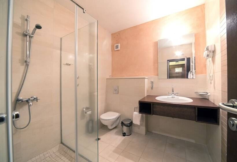 חדר דלוקס, Smilen